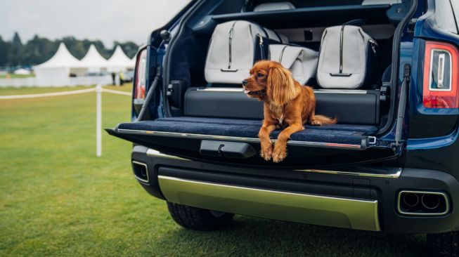 Rolls-Royce Cullinan Bespoke Viewing Suite untuk acara menonton polo dan pemandangan indah [Rolls-Royce Motor Cars].