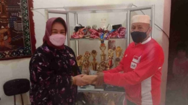 Amiruddin, ayah Apriani Rahayu mendapatkan uang dari Tina Nur Alam, istri mantan Gubernur Sulawesi Tenggara Nur Alam [telisik.id]