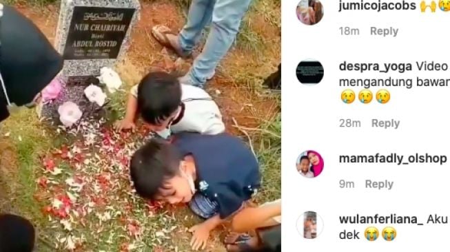 Pilu, Bocah Kakak Adik Tanya Mama Ngapain di Atas Pusara