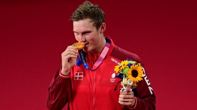 Upgrade Medali ala Viktor Axelsen di Olimpiade Persis dengan Chen Long