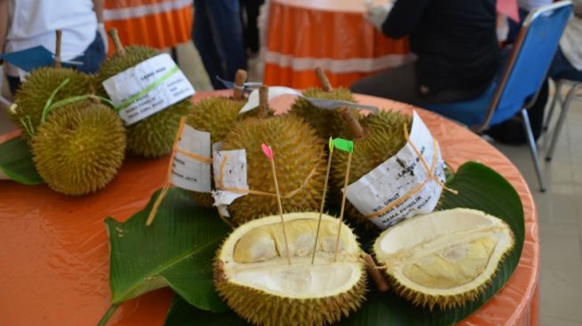 Lelang Durian (Antara)