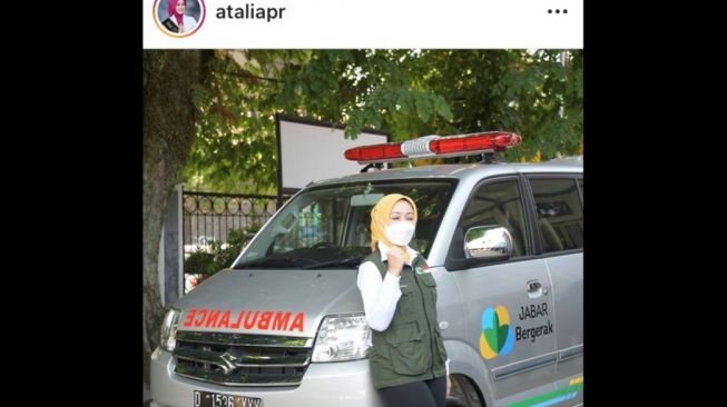 Teh Cinta, Atalia Praratya Ridwan Kamil bersama ambulans Jabar Bergerak  [Instagram: @ataliapr].