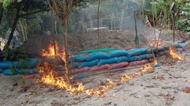 Lokasi Tambang Emas Ilegal Dibongkar, Puluhan Bak Rendaman Emas Dimusnahkan