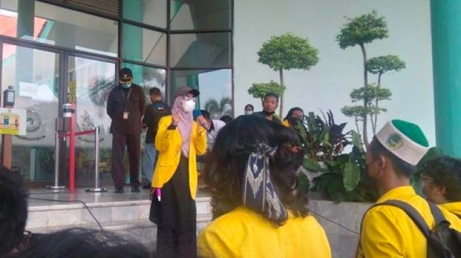 Demo Tuntut UKT Dipotong, Mahasiswa Unsri: Orang Tua Susah saat Pandemi