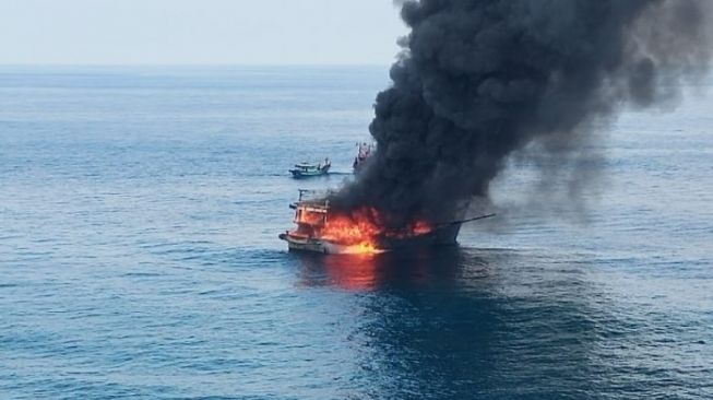 Kapal Nelayan Terbakar di Perairan Pulau Berhala, Satu ABK Tewas Dua Hilang