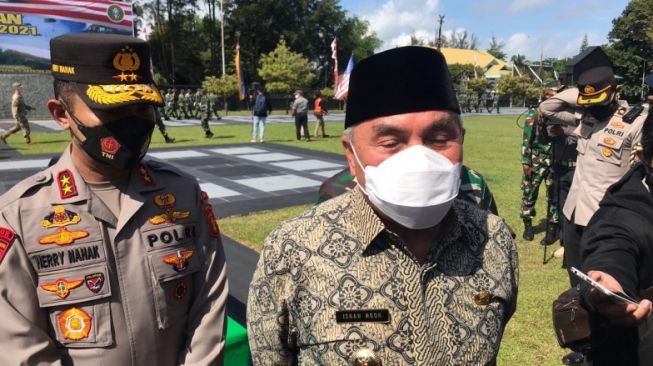 Gubernur Isran Noor bersama dengan Kapolda Kaltim Irjen Pol Herry Rudolf Nahak. [Presisi.co]