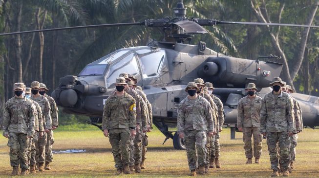 Personel TNI AD mengikuti pembukaan Latihan Bersama Garuda Shield ke 15/2021 di Pusat Latihan Tempur (Puslatpur) TNI AD di Baturaja, OKU, Sumatera Selatan, Rabu (4/8/2021). [ANTARA FOTO/Nova Wahyudi]