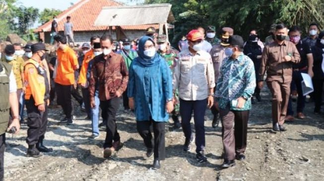 Bupati Bogor Geram, Jalan di Rumpin Longsor Gara-Gara Aktivitas Tambang