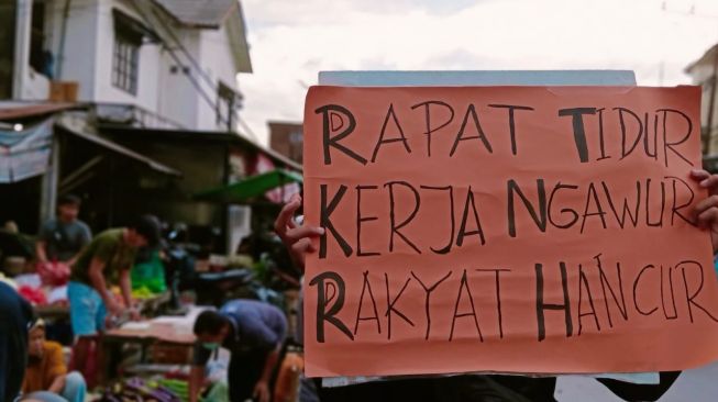 Warga Protes Soal PPKM, Warganet Sindir Baliho Pejabat RI