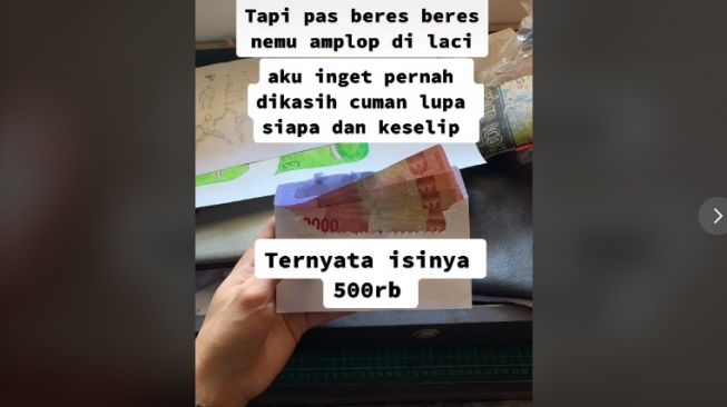 Pria bagi-bagi rezeki usai nemu rezeki nomplok di laci (tiktok)