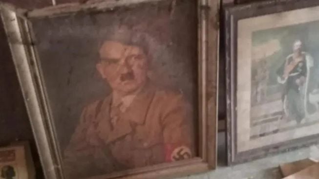 Bersihkan Rumah Usai Banjir, Keluarga Ini Temukan Foto Adolf Hitler dan Peninggalan Nazi