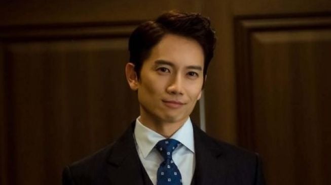 Jadi Aktor Korea Terpopuler Juli 2021, Intip 8 Pesona Ji Sung Bintang The Devil Judge