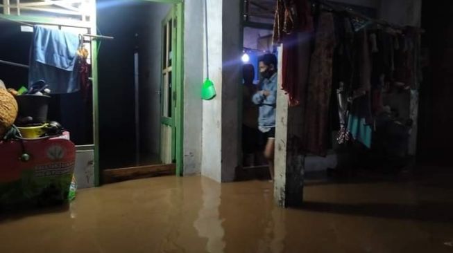 Ribuan Rumah di Pulomerak Cilegon Diterjang Banjir dan Angin Kencang