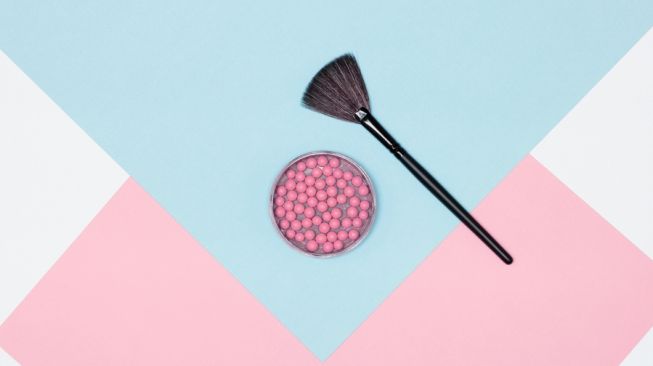 Ilustrasi alat make up, Fan Brush (elemen envato)