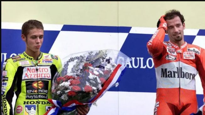 Valentino Rossi dan Max Biaggi (AFP)