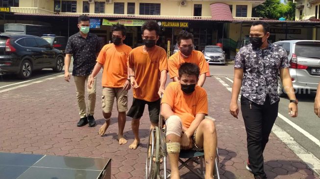 Pelaku Curanmor di Medan Ambruk Ditembak Polisi Saat Manjat Genteng