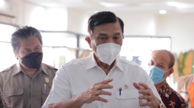 Luhut Minta Kepala Daerah Ajak Penderita Covid-19 ke Isoter