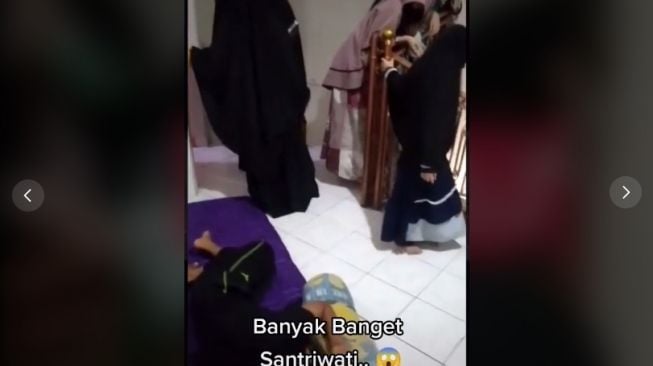 Seorang santri kaget, bangun tidur dikelilingi 'bidadari' (tiktok)