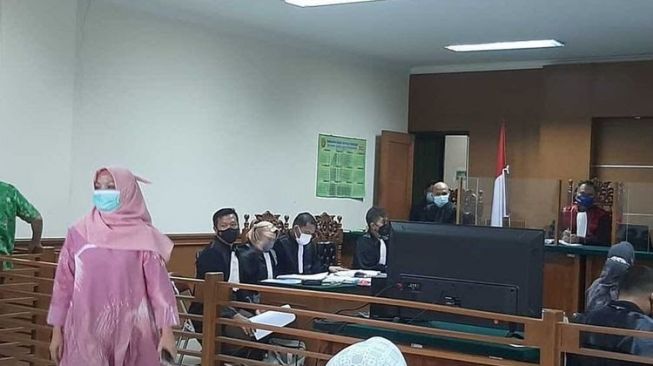 Ketika Presiden Jokowi ‘Disebut’ Saksi Dugaan Korupsi Masker di Banten