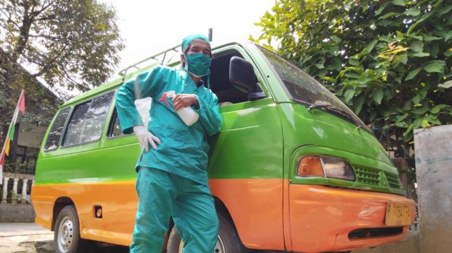 Aksi Mulia Tarko, Ubah Fungsi Angkot Jadi Ambulans Desa untuk Pasien COVID-19