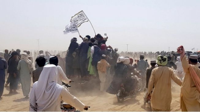Taliban telah mengintensifkan kampanyenya untuk mengalahkan pemerintah yang didukung AS ketika pasukan asing menyelesaikan penarikan mereka setelah 20 tahun perang [Abdul Khaliq Achakzai / Reuters]