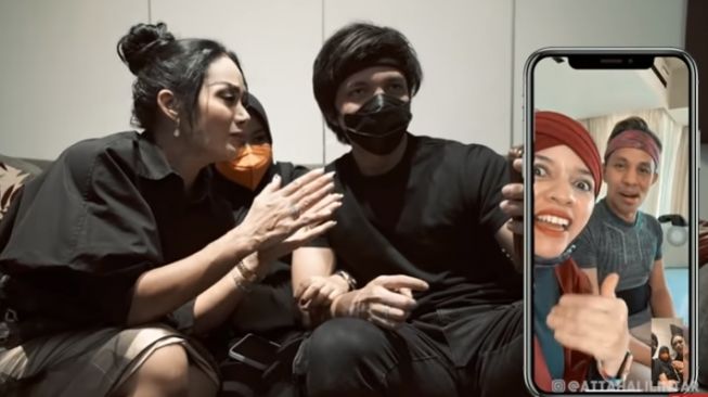 Krisdayanti video call dengan orang tua Atta halilintar (Youtube.com)