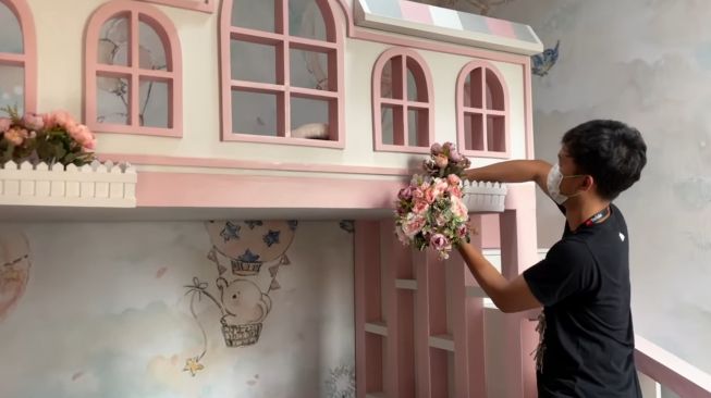 Potret kamar Zunaira anak Syahnaz. (YouTube/Niz Naz Channel)