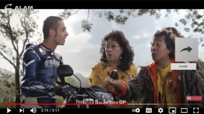 Potret Komeng bareng Valentino Rossi [Youtube]