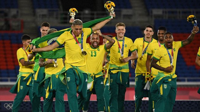 Selebrasi Timnas Brasil di Podium Juara Olimpiade Berujung Masalah