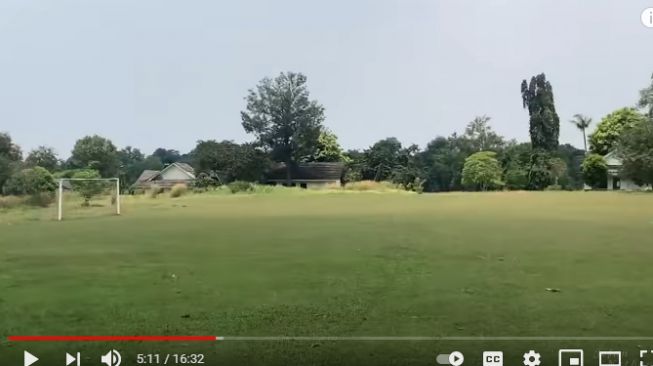  Potret Lokasi Syuting Dari Jendela SMP. [Youtube/Jefan Nathanio]