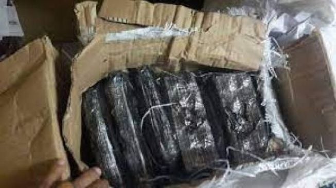 Tangkapan layar ojol temukan barang penumpang yang tertinggal. [Twitter]