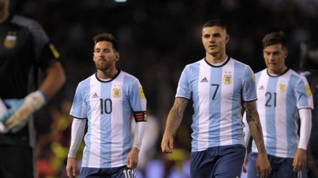 Lionel Messi dan Mauco Icardi saat memperkuat Timnas Argentina. (ALEJANDRO PAGNI / AFP)