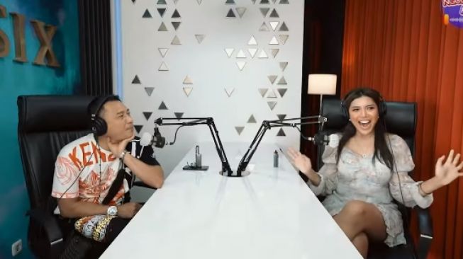 Millen Cyrus ngobrol bareng Anang Hermansyah (Youtube.com)