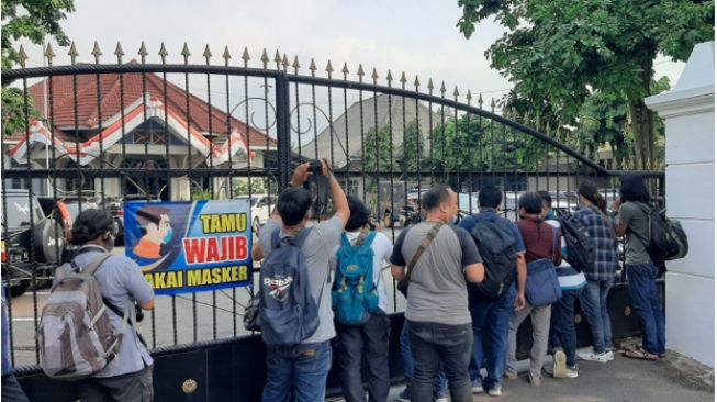 Terbagi Dua Tim, KPK Geledah Rumah Bupati Banjarnegara dan Kantor DPUPR