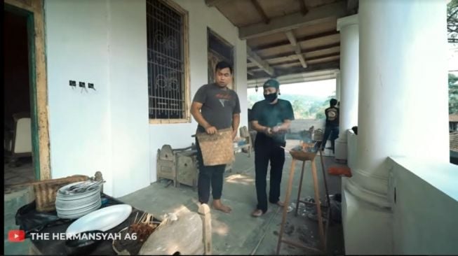 Potret villa Ahmad Dhani. [YouTube/The Hermansyah A6]