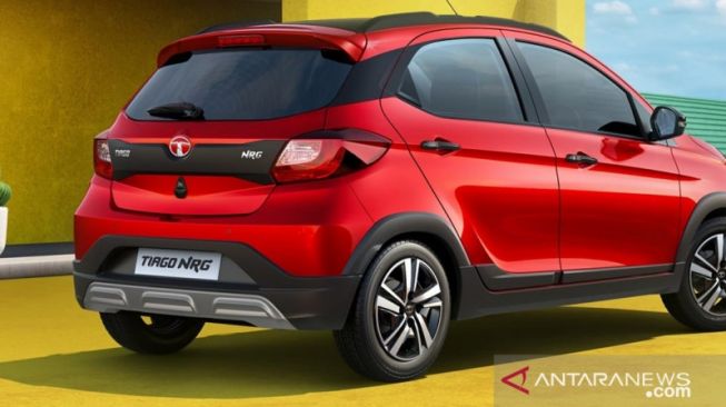 Bagian buritan Tata Tiago NRG edisi 2021, bagian bagasi juga dilaapis lis hitam [Tata Motors via ANTARA].