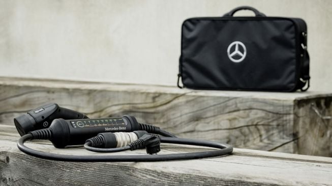 Mercedes-Benz portable charger untuk mobil listrik [Mercedes-Benz via ANTARA]. 