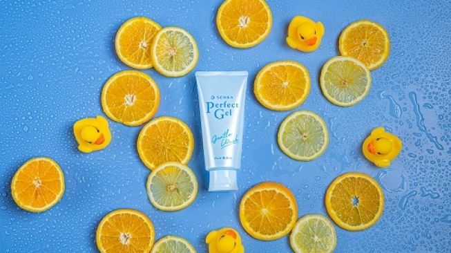 Produk skin care, pembersih wajah untuk pagi hari, Senka Perfect Gel Gentle Wash.