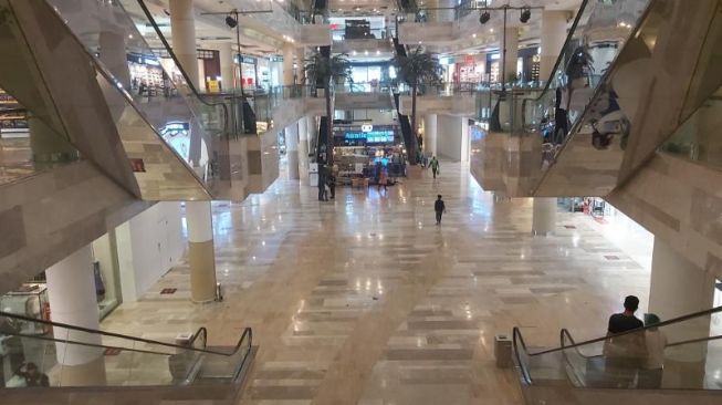 Kondisi mall yang masih sepi. (Suara.com/Fadil)