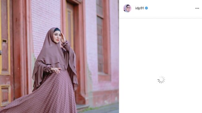 Potret Terkini Indah Dewi Pertiwi Pakai Baju Syar'i. [Instagram]