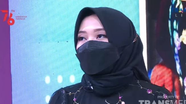 Sembari Menangis Putri Delina Ungkap Alasan Tak Tinggal Bareng Sule Lagi