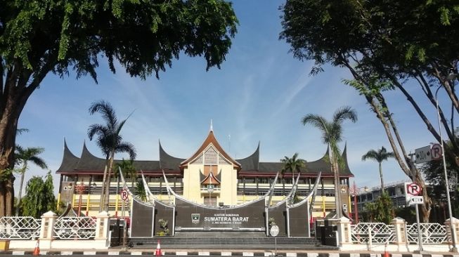 Shalat Idul Fitri Bakal Digelar di Halaman Kantor Gubernur Sumbar, PHBI: Kalau Hujan Pindah ke Masjid Raya Sumbar!