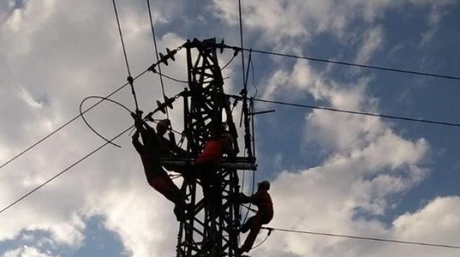 Warga Desa Terpencil di Tapanuli Utara Kini Bisa Nikmati Listrik PLN 24 Jam