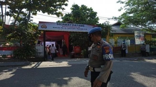 Warga Umban Sari Tunggu Kedatangan Wakapolri Di Pos PPKM Rumbai