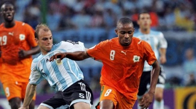 Bonaventure Kalou saat membela Timnas Pantai Gading di Piala Duani 2006. (DANIEL GARCIA / AFP)