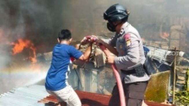 Kompor Meledak Saat Memasak, 95 Rumah Terbakar di Makassar