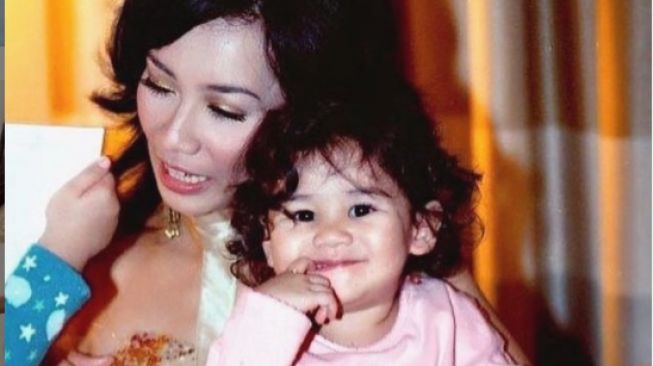 Potret masa kecil Aaliyah Massaid. [Instagram]