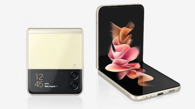 Diperkenalkan di Indonesia pada Rabu (11/8/2021), harga Samsung Galaxy Z Flip 3 mulai Rp 15 juta. [Samsung Indonesia]