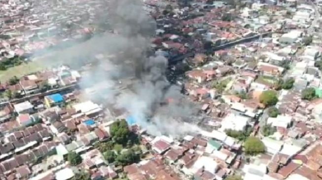 Kebakaran di Kompleks Lepping Kelurahan Jongaya, Kecamatan Tamalate, Kota Makassar, Rabu 11 Agustus 2021 [SuaraSulsel.id / Istimewa]