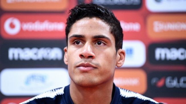 Diresmikan Manchester United, Raphael Varane Kenakan Nomor Punggung 19